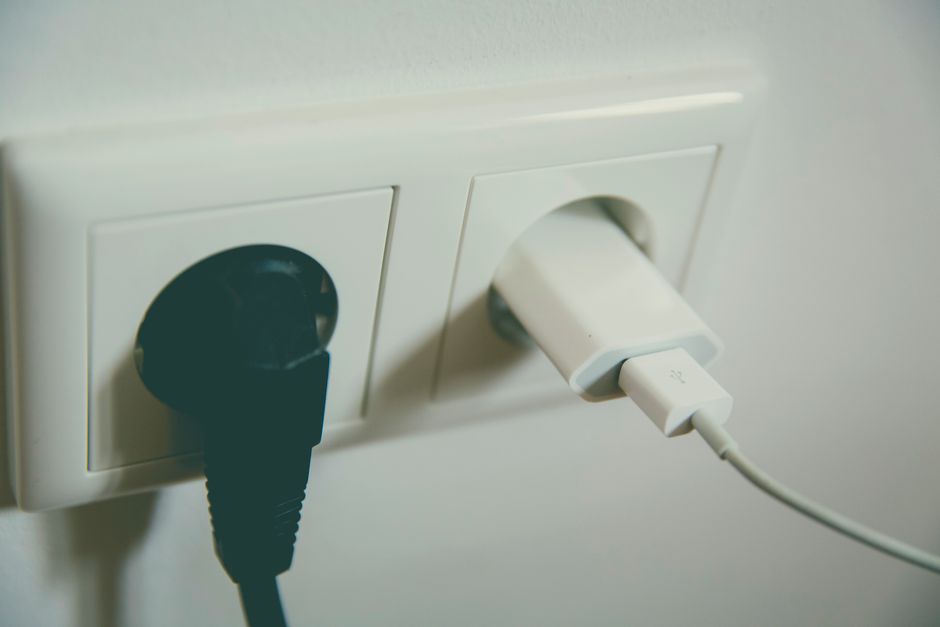 Plug-in Solar Safety: RCDs, Sockets and UK Wiring